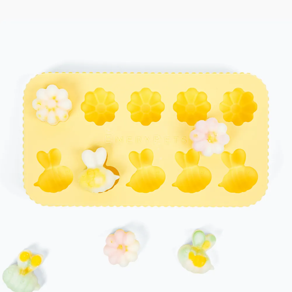 Bee   Daisy Treat Mold